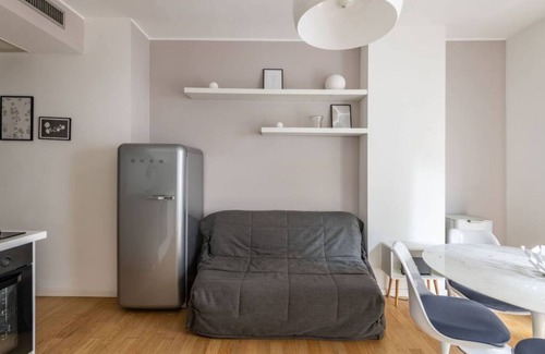 Lazzaretto Apartment | Elegant Studio with Balcony in Porta Venezia's Heart