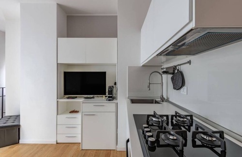 Lazzaretto Apartment | Elegant Studio with Balcony in Porta Venezia's Heart