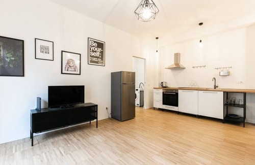 Turro Apartment | Bright Two-Room Apartment in the Inviting NoLo District