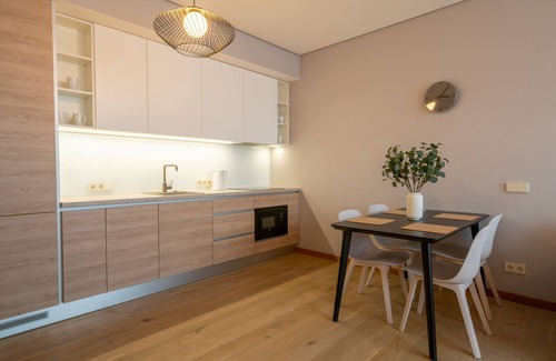 Centrs House | Top-Rated Dzirnavu Apartment with Spa & Breakfast Included
