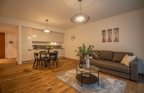 Centrs Apartment | Elegant Easyrooms Dzirnavu Apartment with Balcony & Breakfast