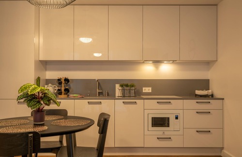 Centrs Apartment | Elegant Easyrooms Dzirnavu Apartment with Balcony & Breakfast
