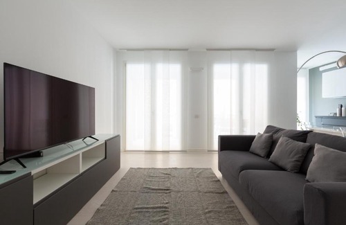 Varesine Apartment | Bright and Inviting Porta Nuova Flat - Guest Rated 9.3/10