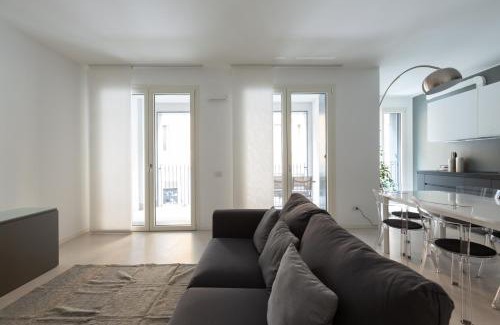 Varesine Apartment | Bright and Inviting Porta Nuova Flat - Guest Rated 9.3/10