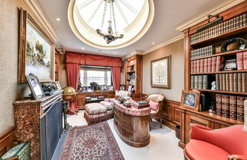 Belgravia Villa | Discover the Elegance of Eaton Square Palace Hotel