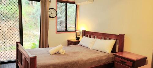 Eatons Hill House | Relax at Eatons Retreat: 4-Star Stay with Pool & Breakfast