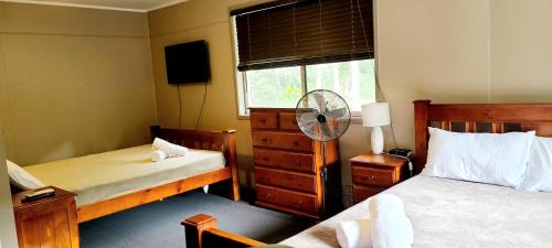 Eatons Hill House | Relax at Eatons Retreat: 4-Star Stay with Pool & Breakfast