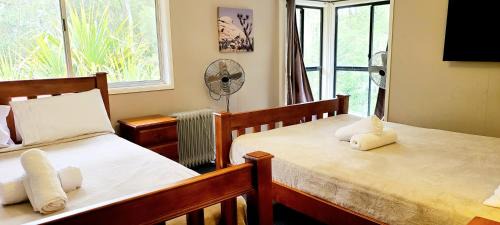 Eatons Hill House | Relax at Eatons Retreat: 4-Star Stay with Pool & Breakfast