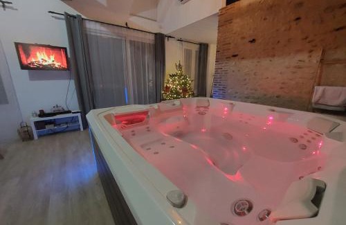 Ladon House | Relaxing Eaudyssée Home with Private Spa in Loiret