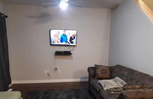 Timberlea House | Cozy Eazi King Bedroom Suite with Breakfast Included