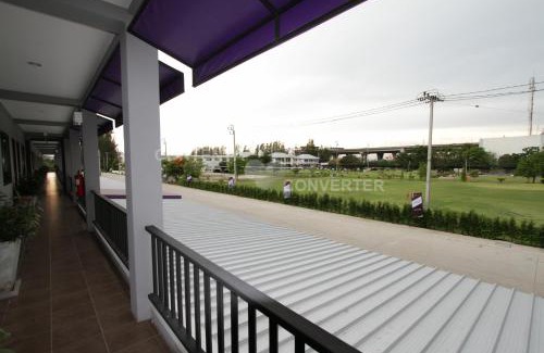 Bang Phli Hotel | Budget-Friendly Stay at Eazy Motel B.a.n.g.n.a with Breakfast