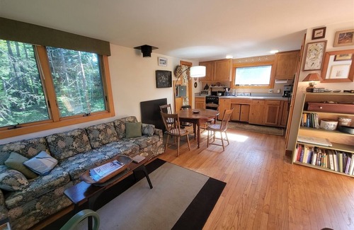 East Boothbay Cabin | Discover Ebb And Flow: 4 Bed, Pet-Friendly Retreat