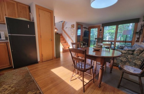 East Boothbay Cabin | Discover Ebb And Flow: 4 Bed, Pet-Friendly Retreat