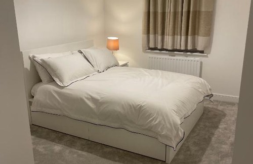 Ebbsfleet Valley Apartment | Experience Comfort at Ebbsfleet Luxe - Rated 9/10 by Guests