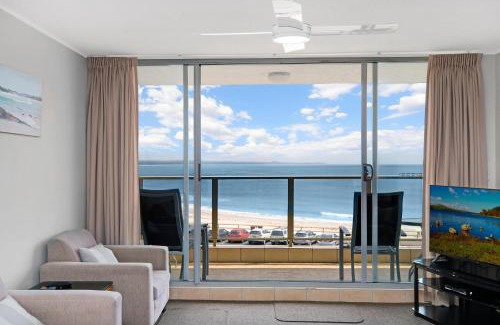 Forster Apartment | Relax at Ebbtide 12: Family-Friendly with Pool & Breakfast