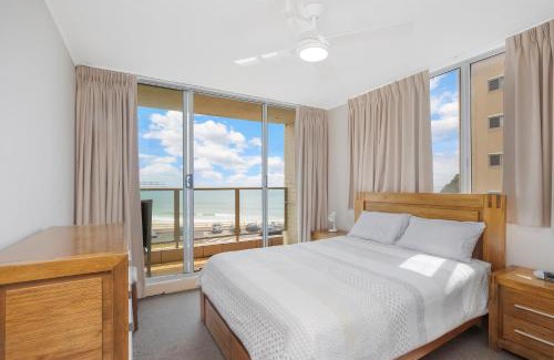 Forster Apartment | Relax at Ebbtide 12: Family-Friendly with Pool & Breakfast