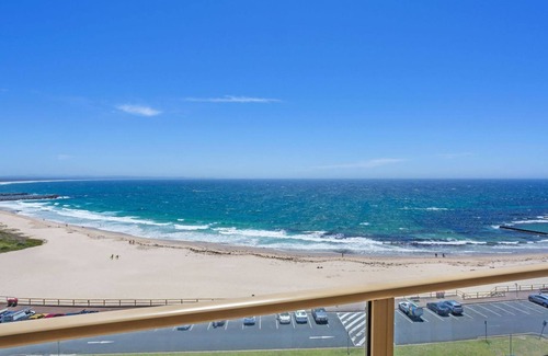 Forster Apartment | Beachfront Ebbtide 38 with Pool & Ocean Views
