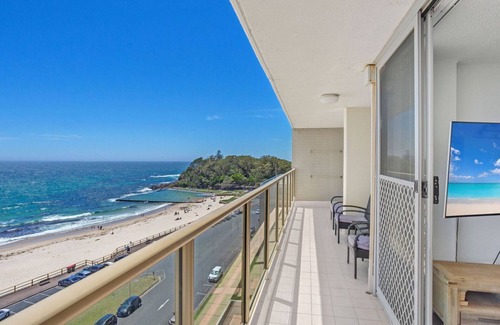 Forster Apartment | Beachfront Ebbtide 38 with Pool & Ocean Views