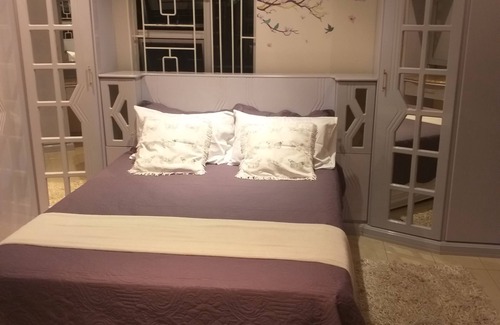 La Mercy House | Cozy Ebeling Guest Rooms with Pool and Breakfast Included