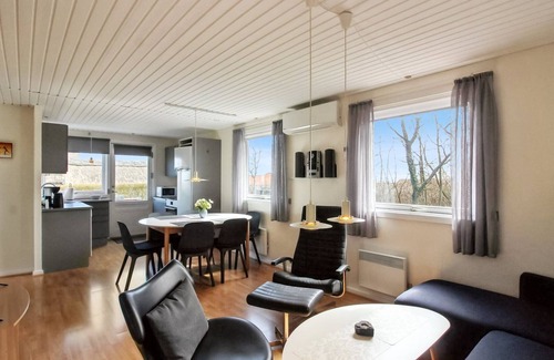 Sandkaas House | Ebertina: Oceanfront Retreat 500m from the Beach