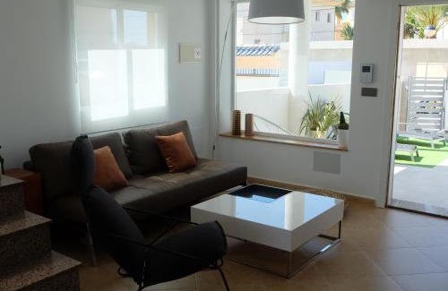 San Miguel de Salinas House | Welcoming EBLI House: 4-Star Hotel with Pool & Family Fun