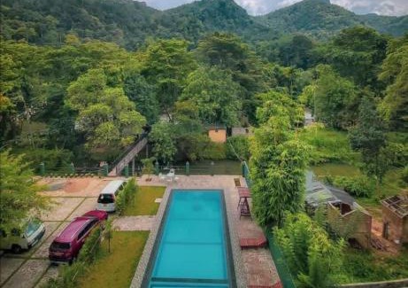 Yatiyantota Hotel | Beautiful Ebony Riverside Resort in Kitulgala with Pool