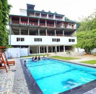 Yatiyantota Hotel | Beautiful Ebony Riverside Resort in Kitulgala with Pool