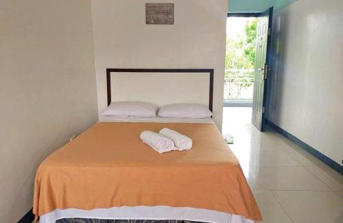 Laoag Hotel | Pet-Friendly E & C Hotel with Breakfast Included
