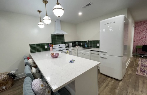 Pikeville Apartment | Unique Eccentric Privy for 6 with Outdoor Deck Access