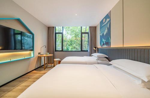 Baiyun Hotel | Echarm Hotel Guangzhou Baiyun Station Julong Metro Station