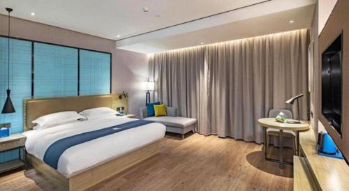 Guilin City Centre Hotel | Discover Echarm Hotel near Guilin Railway Station