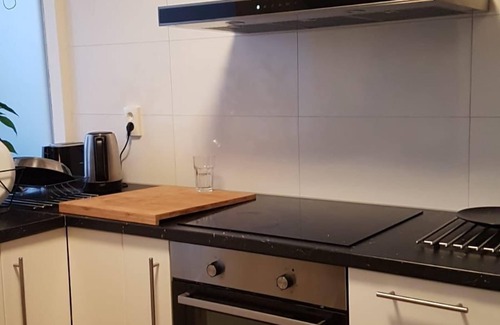 Hof van Delft Bed & Breakfast | Cozy Echium Room 3: One Bedroom B&B with Breakfast Included