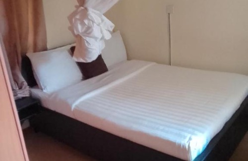 Jinja Apartment | Discover Echo Apartments: Family-Friendly Stay with Pool