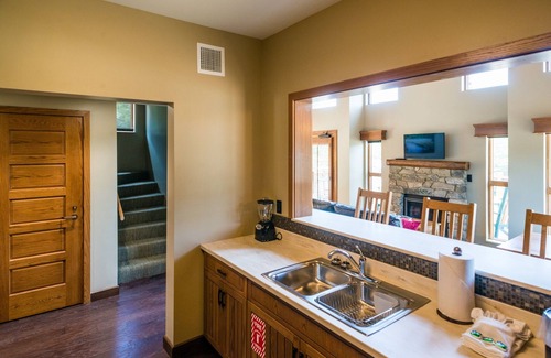 Hartshorn Hotel | Eco-Friendly Echo Bluff State Park: Guest Rated 9.6/10