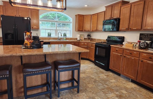 McArthur Cabin | Echo Hill Cabin: Guest Rated 10/10, Hot Tub & Privacy Awaits