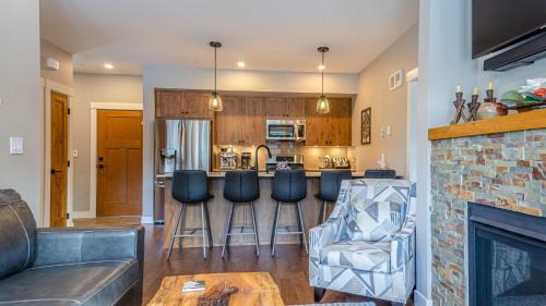 Sun Peaks Apartment | Family-Friendly Echo Landing #05 with Hot Tub & Pet Perks