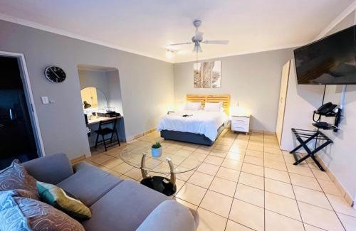 Thabazimbi Hotel | Discover Echo Mountain Inn: 4-Star Retreat with Breakfast