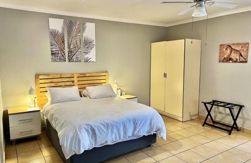 Thabazimbi Hotel | Discover Echo Mountain Inn: 4-Star Retreat with Breakfast