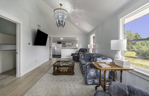 Frankfort Cottage | Echo's Cove: Cozy Downtown Cottage Near Lake Michigan