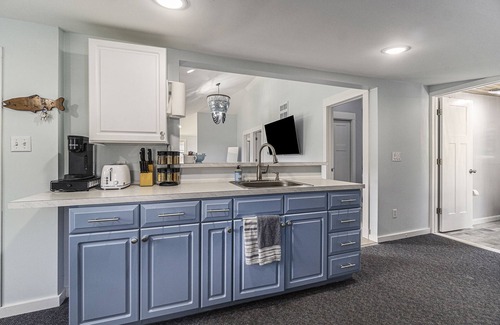Frankfort Cottage | Echo's Cove: Cozy Downtown Cottage Near Lake Michigan