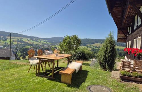 Kaisershaus Apartment | Experience Echtes Schwarzwaldhaus: Tradition Meets Modern Comfort
