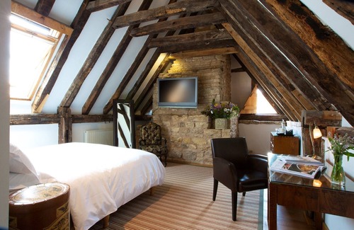 Eckington Bed & Breakfast | Elegant Eckington Manor: Highly Rated with Restaurant & More