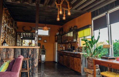 Valle de Guadalupe Cottage | Stylish Ecléctico Guadalupe: Spa, Breakfast & Family-Friendly