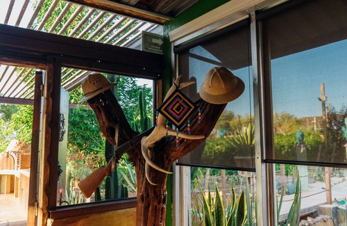 Valle de Guadalupe Cottage | Stylish Ecléctico Guadalupe: Spa, Breakfast & Family-Friendly