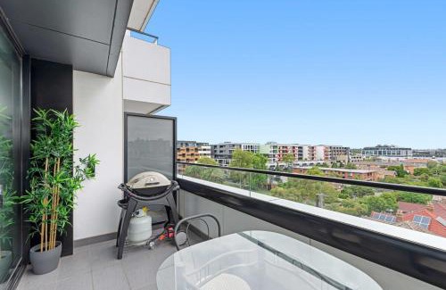 Abbotsford Apartment | Unique 1-Bed Apartment with Pool and Fitness Center