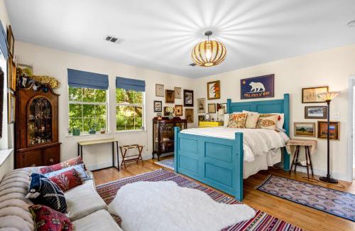 Bouldin House | Eclectic 3 Bedroom Block from South Congress