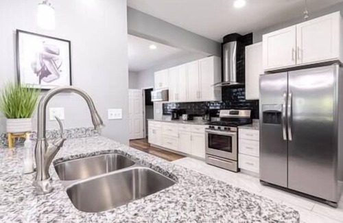 Fountain Square House | Eclectic and Spacious 6BR w/Pool Table & Foosball