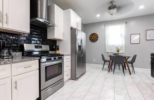 Fountain Square House | Eclectic and Spacious 6BR w/Pool Table & Foosball