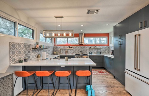 Hancock Cottage | Unique Austin Bungalow with Pet-Friendly Amenities!