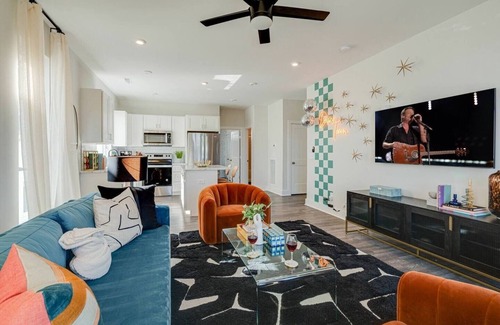 Whitebridge House | Eclectic Charm 5623 & 5625- Sleeps 18